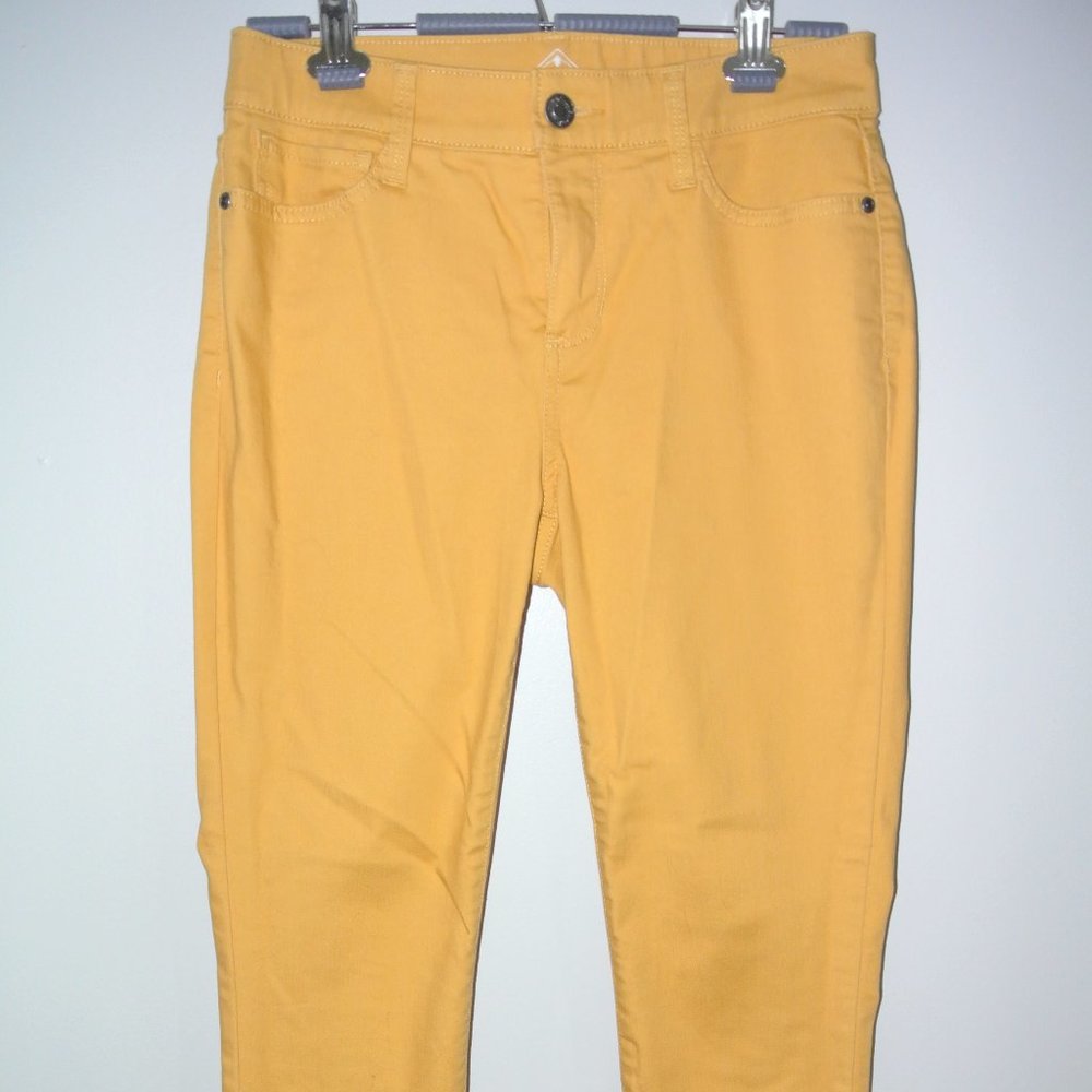 Yellow pants